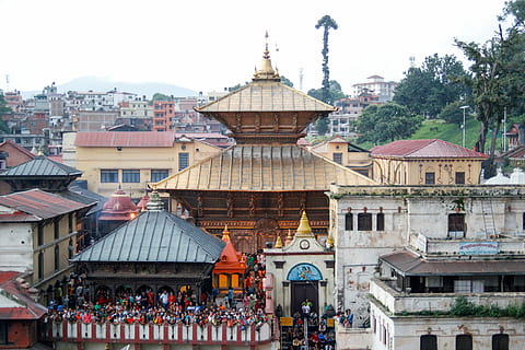 धर्मनिरपेक्षतेपासून हिंदू राष्ट्र बनण्याची कहाणी